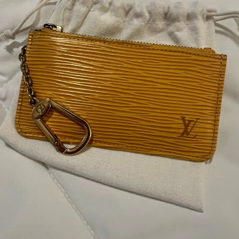 Louis Vuitton Golden Yellow epi key kles